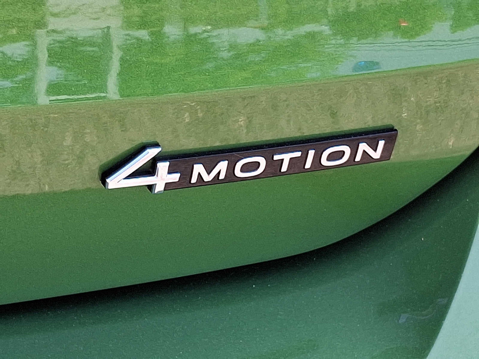 2025 Volkswagen Taos SE 4MOTION