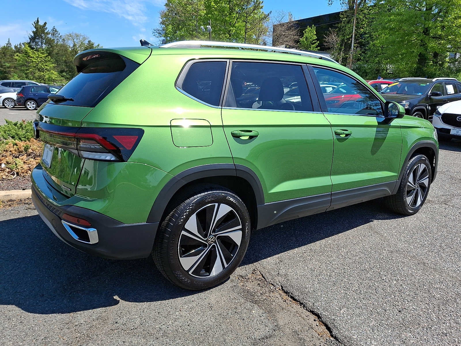 2025 Volkswagen Taos SE 4MOTION