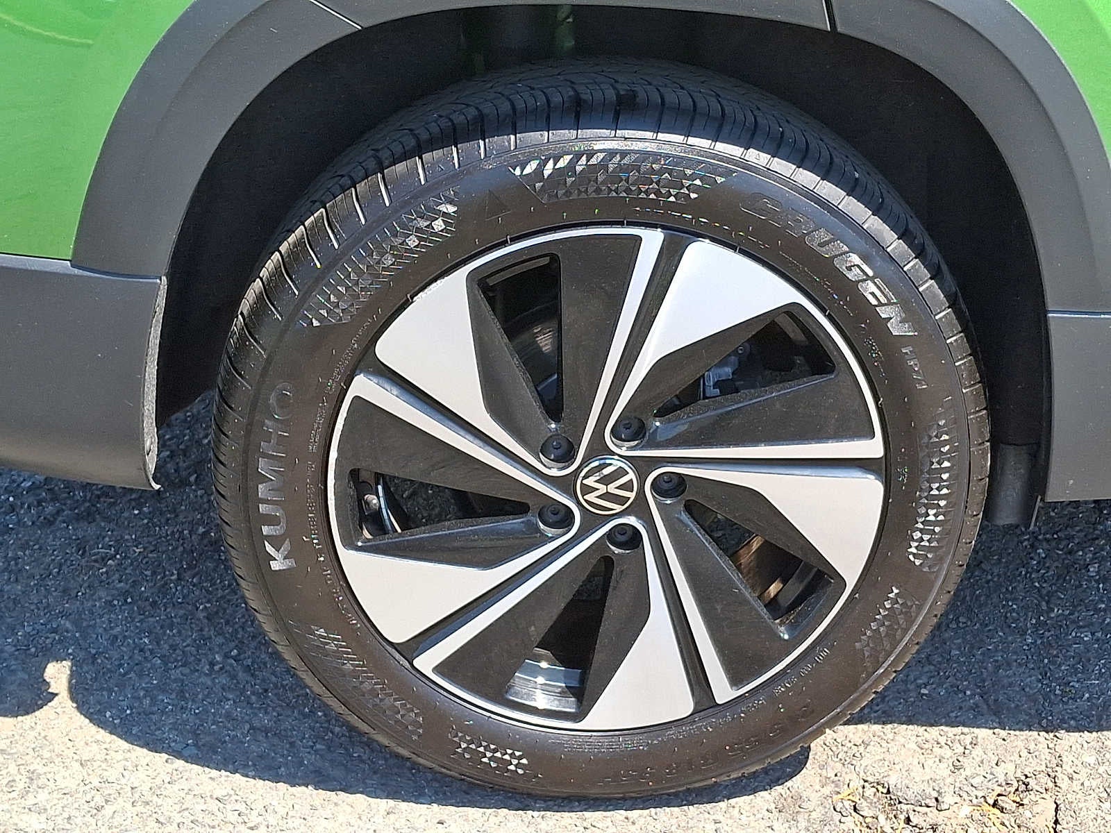 2025 Volkswagen Taos SE 4MOTION