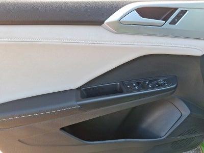2025 Volkswagen Taos SE 4MOTION