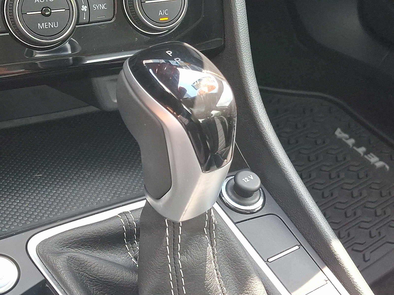 2023 Volkswagen Jetta SE Auto