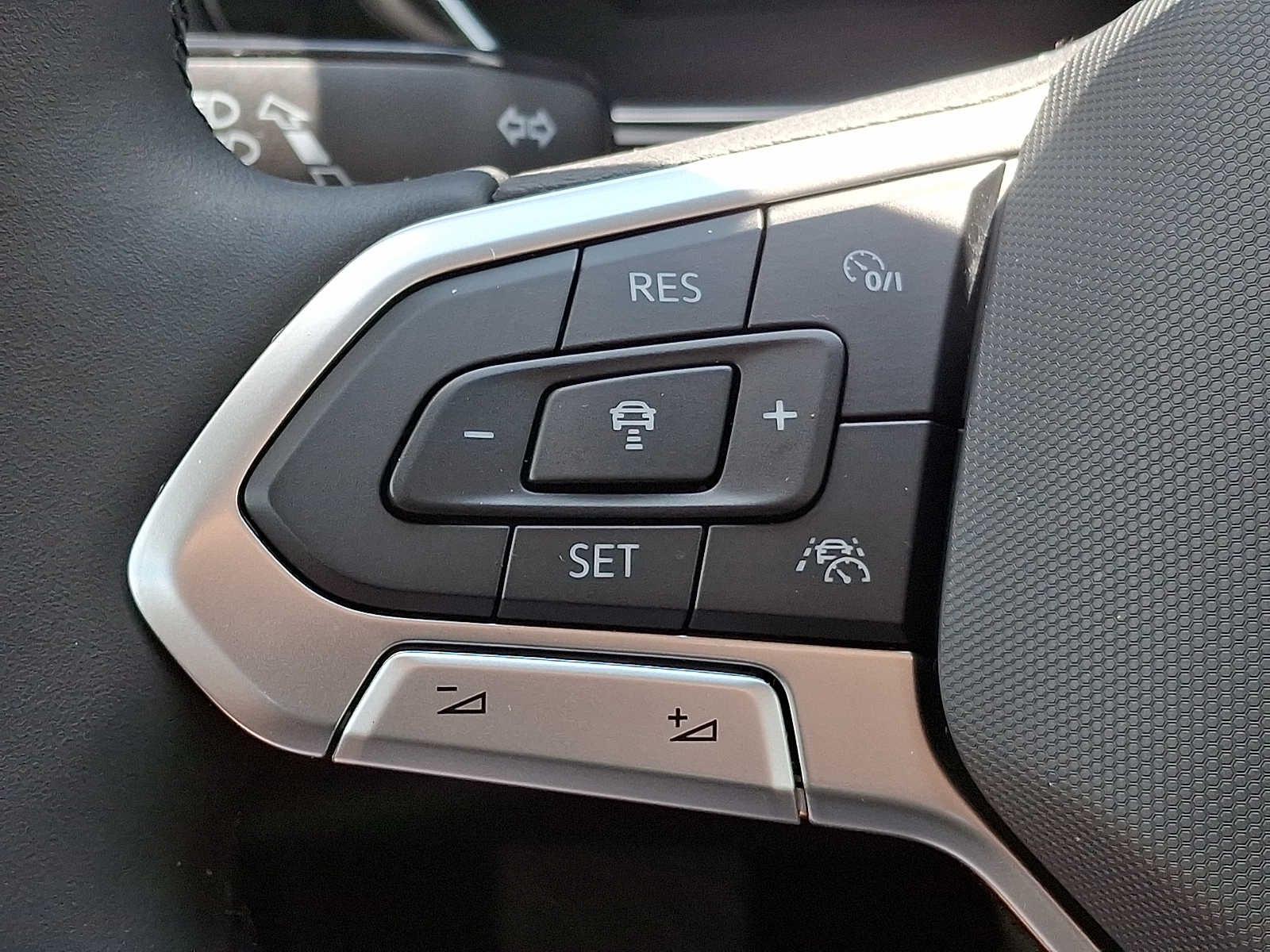 2023 Volkswagen Jetta SE Auto
