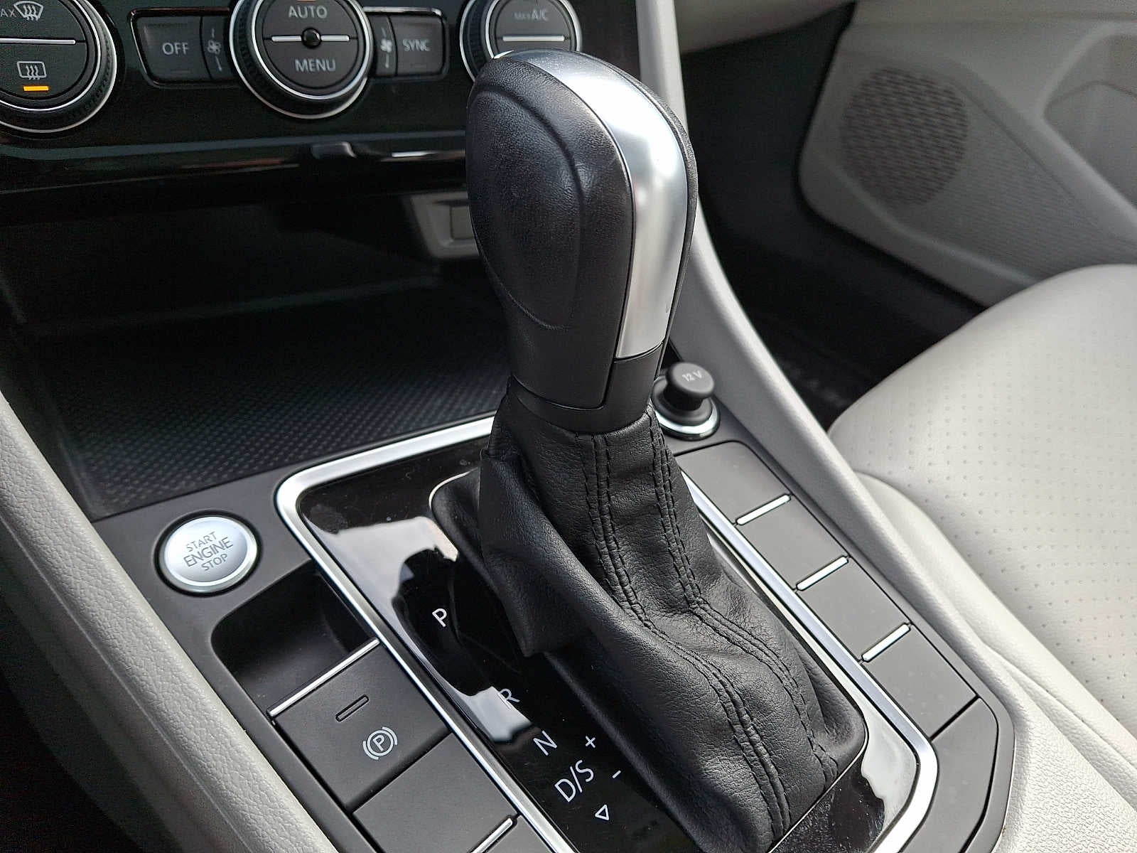 2020 Volkswagen Jetta SE Auto w/ULEV