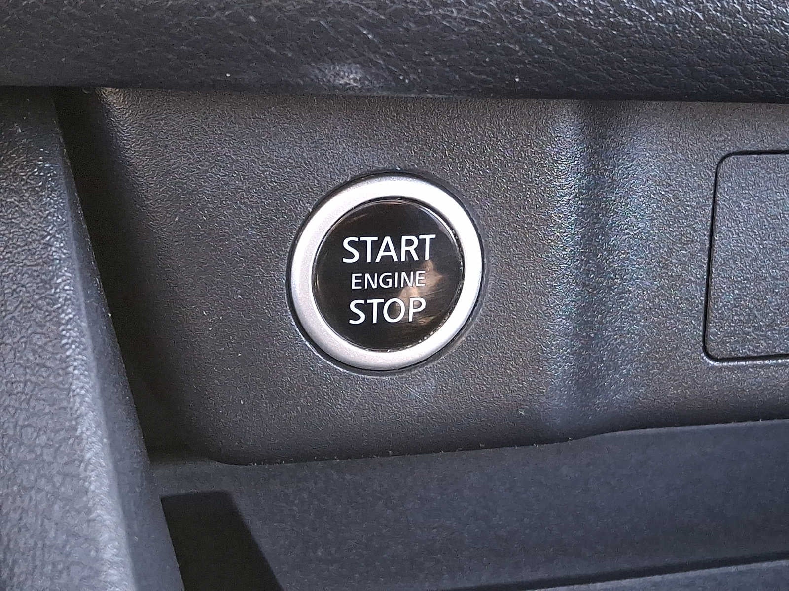 2022 Nissan Rogue AWD SV