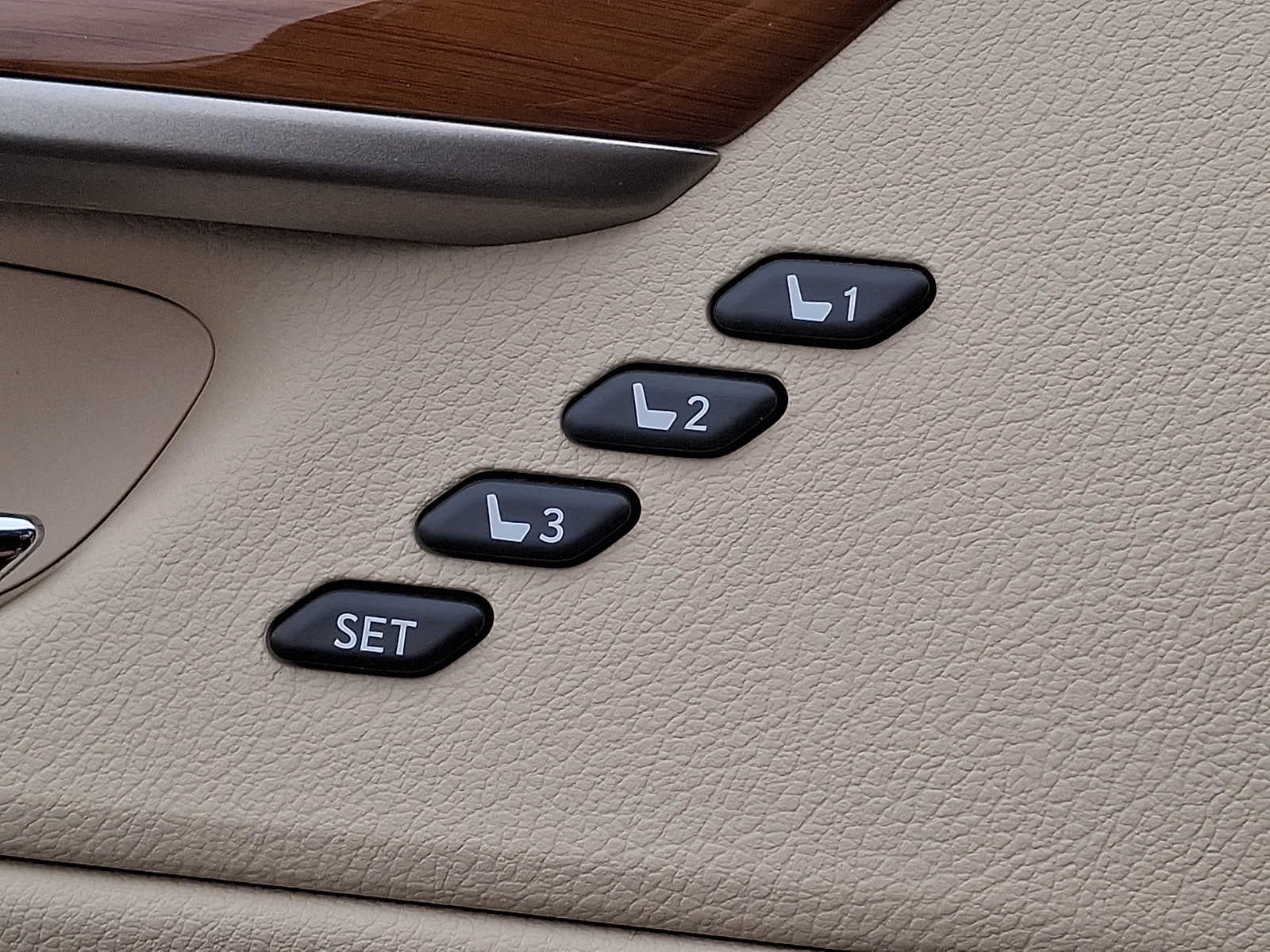 2013 Lexus ES 300h 4dr Sdn Hybrid