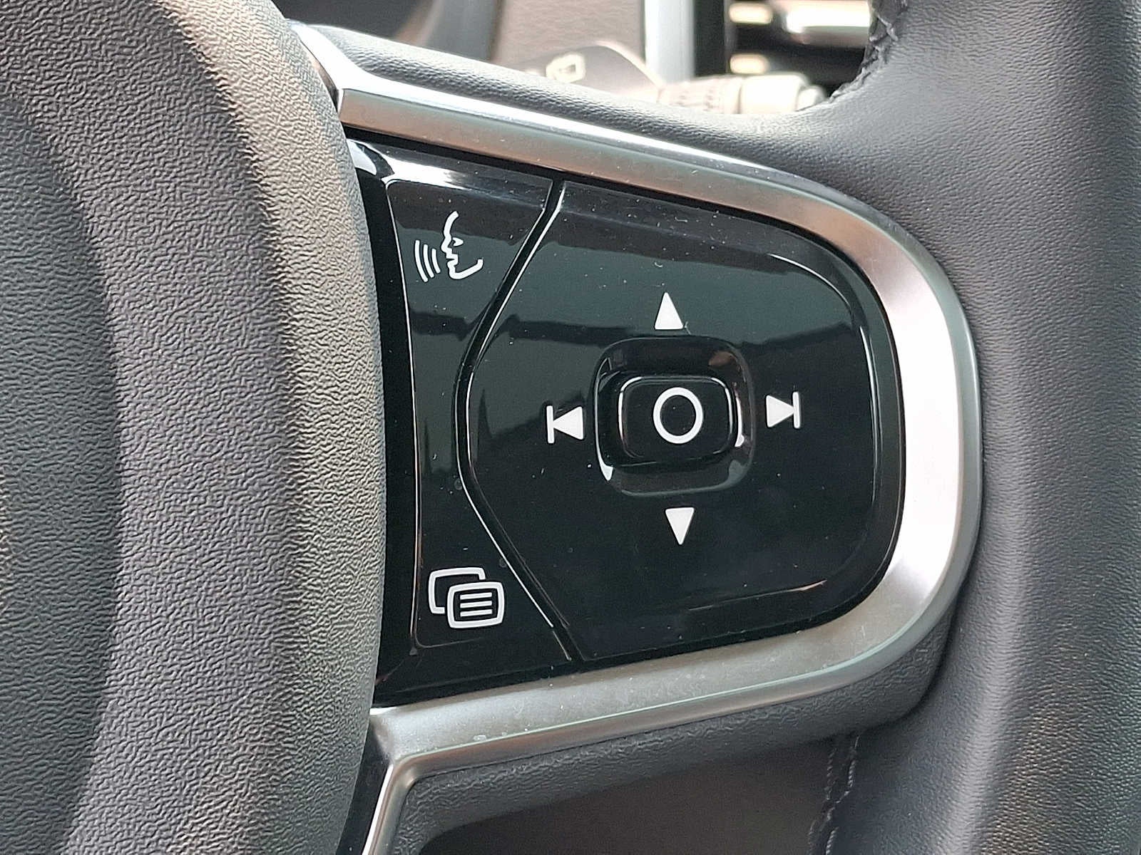 2023 Volvo XC90 B6 AWD Ultimate 7P