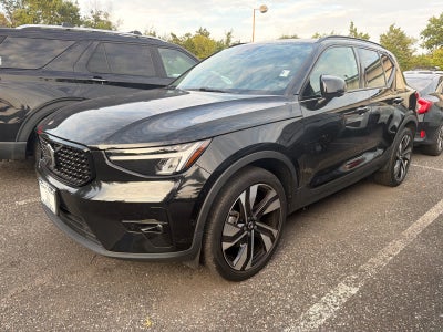 2023 Volvo XC40 B5 AWD Plus Dark Theme