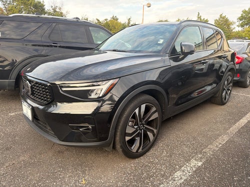 2023 Volvo XC40 B5 AWD Plus Dark Theme