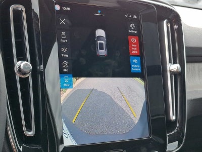 2023 Volvo XC40 B5 AWD Plus Dark Theme