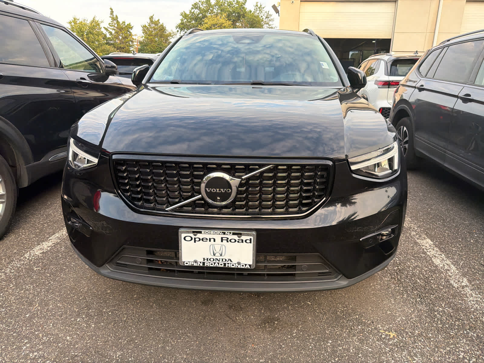 2023 Volvo XC40 B5 AWD Plus Dark Theme
