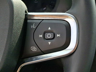 2023 Volvo XC40 B5 AWD Plus Dark Theme