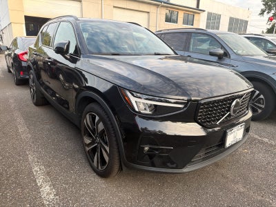 2023 Volvo XC40 B5 AWD Plus Dark Theme